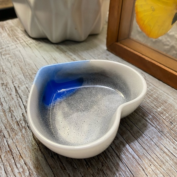 Heart Shaped Dish / Tray - Black + Blue + White + Gray - Picture 6 of 12